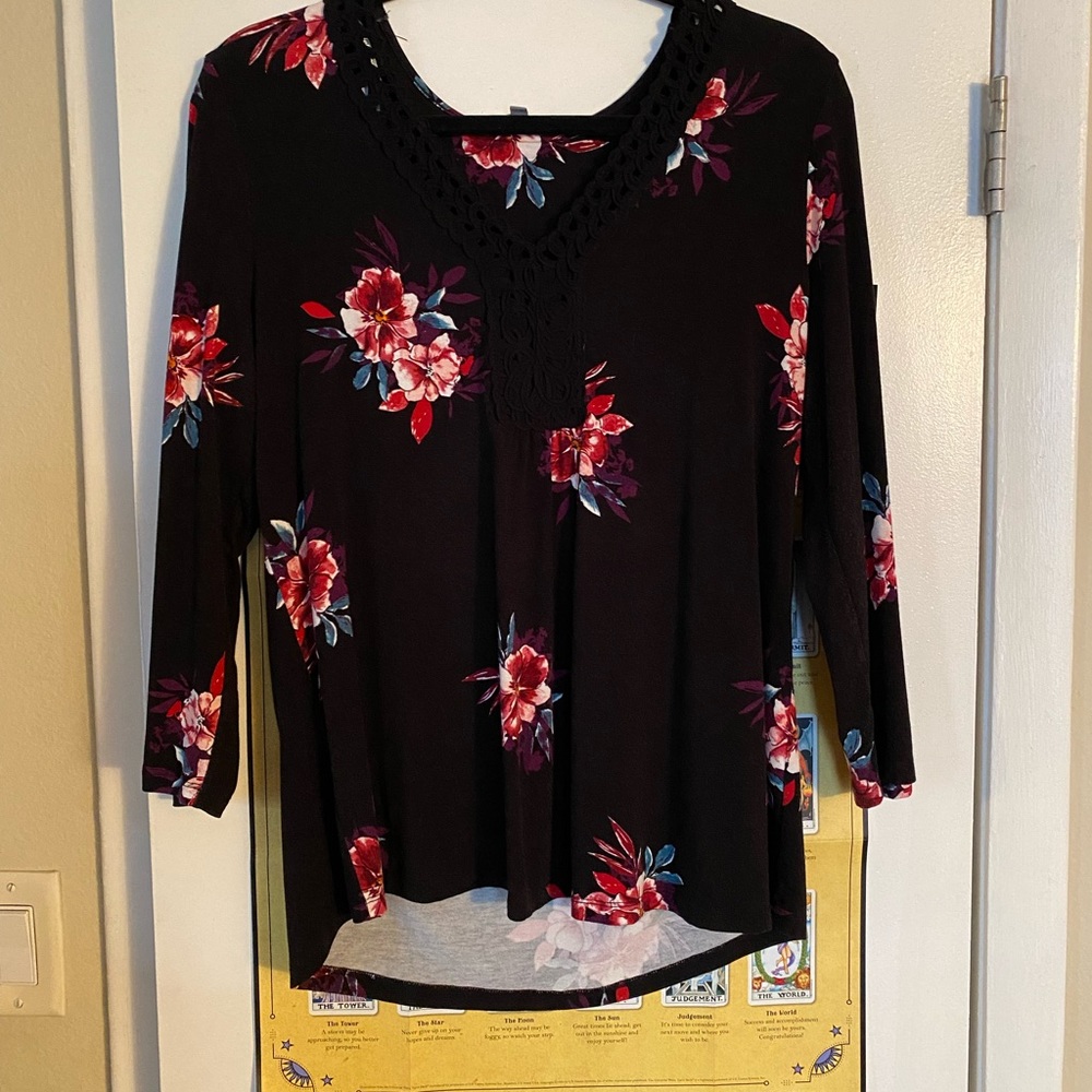 Daniel Rainn 3/4 sleeve black floral top